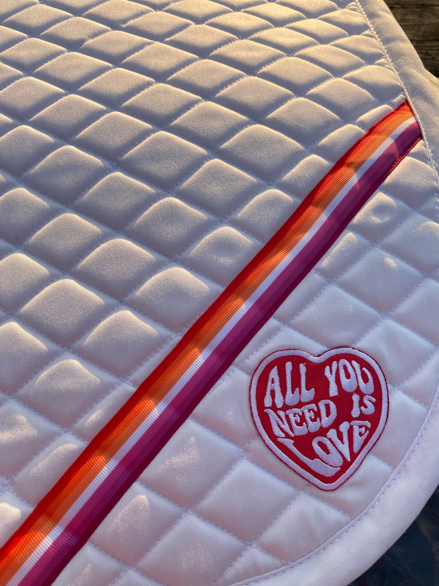 LESBIAN PRIDE - Love is Love Saddle Pad - White